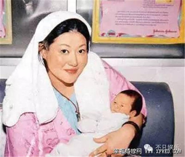 Cuộc đời bi thảm của nữ hoàng phim cấp 3 Hoa ngữ: Mẹ ruột ép đóng phim người lớn, yêu cha nuôi và cái kết thảm ở tuổi 29-11