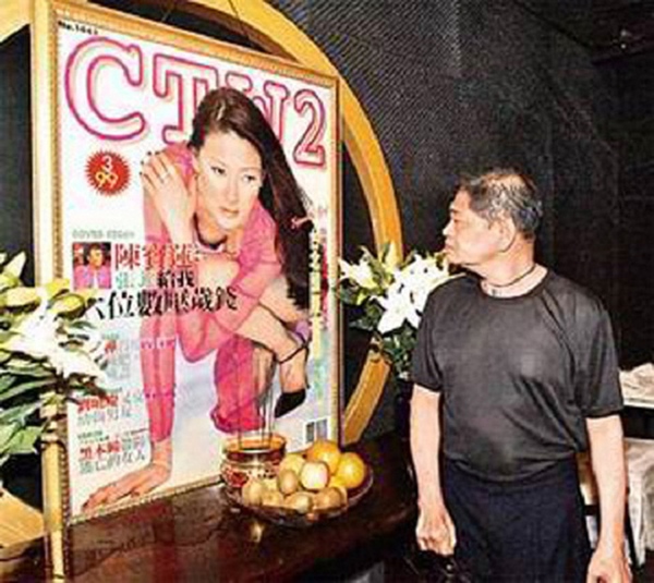 Cuộc đời bi thảm của nữ hoàng phim cấp 3 Hoa ngữ: Mẹ ruột ép đóng phim người lớn, yêu cha nuôi và cái kết thảm ở tuổi 29-12