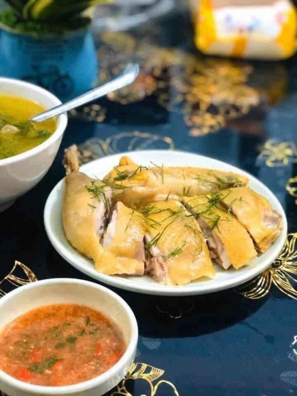 Luộc gà ai cũng biết, nhưng làm sao để gà ngọt đậm đà không bị nứt da thì tuyệt đối đừng nên bỏ qua mẹo dưới đây-4