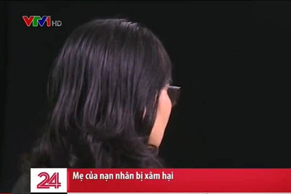 Bế con sang đường bị xe máy tông tuột tay khiến con tử vong, mẹ trẻ đau đớn lên mạng cầu cứu tìm thủ phạm-4