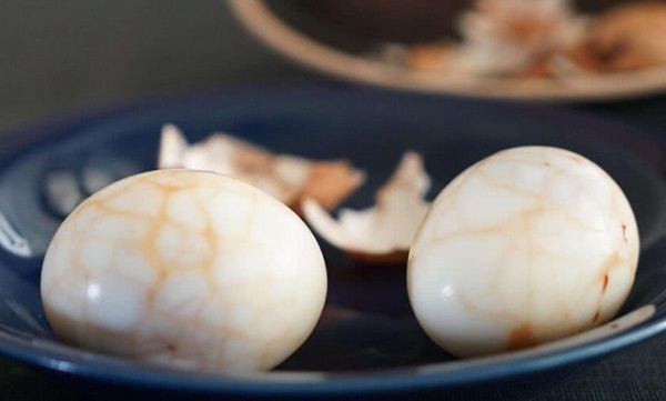 Luộc trứng tuy đơn giản nhưng nếu làm theo mẹo này thì trứng vừa thơm mềm, ngọt miệng lại dễ bóc, không bị dính-1