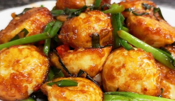 Luộc trứng tuy đơn giản nhưng nếu làm theo mẹo này thì trứng vừa thơm mềm, ngọt miệng lại dễ bóc, không bị dính-6