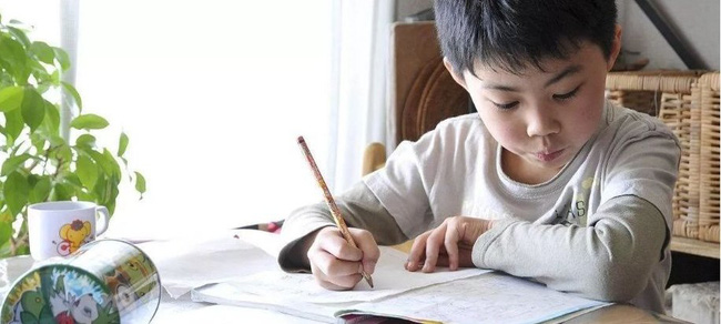 Đừng cuống cuồng bắt con học chữ, cô giáo Hà Nội cho biết đây mới là những điều trẻ cần học trước khi bước vào lớp 1-2