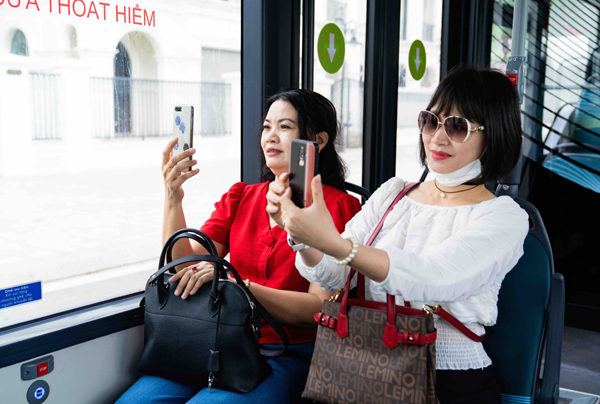 Trải nghiệm ‘cực chất’ với xe buýt điện đầu tiên ở Việt Nam-4