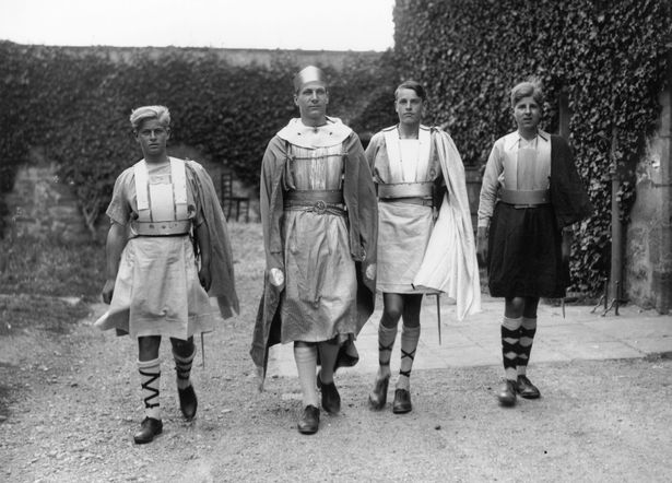 Tuổi thơ cơ cực của Hoàng tế Philip: Mẹ nằm viện tâm thần, chị gái bị tai nạn máy bay tử vong, từ hoàng tử lưu vong trở thành phu quân Nữ hoàng Anh-7