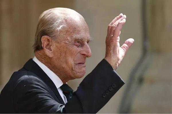 Các thành viên hoàng gia lần đầu tiên xuất hiện trước công chúng sau khi Hoàng tế Philip qua đời với đôi mắt đỏ hoe-7