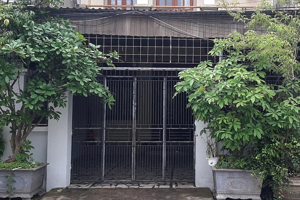 Vụ người phụ nữ bị kẻ lạ tạt cả ca nước nghi là axit vào mặt: Bỏng nhiều nơi trên cơ thể, mắt hỏng 8 phần-1