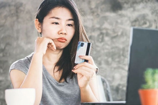 Nếu giẫm phải “bãi mìn” này trong chi tiêu, kể cả lương 50 triệu thì bạn cũng khó mà tiết kiệm được đồng nào!