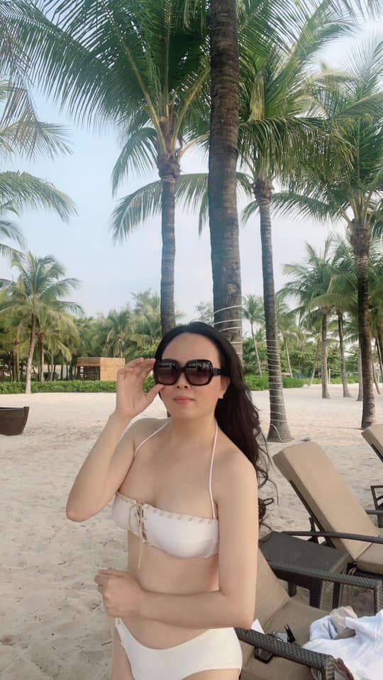 Phượng Chanel khoe vóc dáng quyến rũ trên bãi biển cùng con gái sau khi tuyên bố chia tay Quách Ngọc Ngoan-3