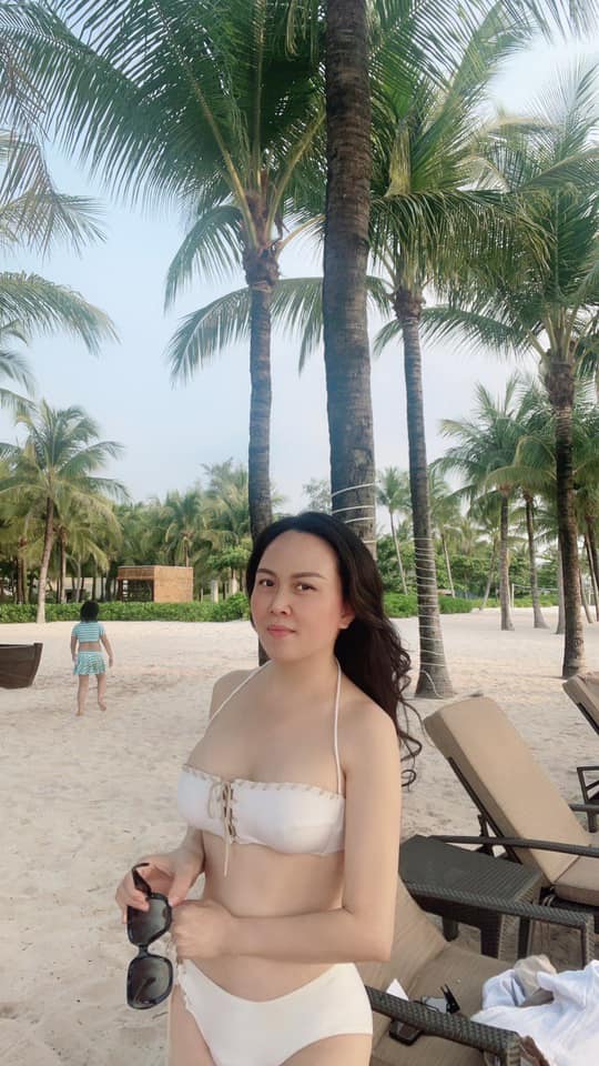 Phượng Chanel khoe vóc dáng quyến rũ trên bãi biển cùng con gái sau khi tuyên bố chia tay Quách Ngọc Ngoan-4
