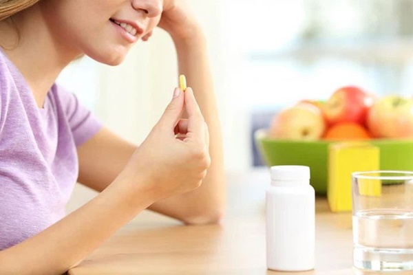 4 việc nhiều người làm trước khi đi ngủ gây hại gan hơn cả việc uống rượu bia-3