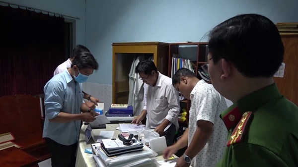 Chồng nạn nhân bị giết nhầm trong vụ bắt GĐ Bệnh viện Đa khoa Cai Lậy: Vợ xin quá giang về chung rồi bị đâm-3