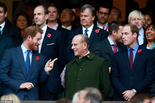 Cung điện hoàng gia xác nhận Harry trở về Anh còn Meghan thì không, lần đầu sau rạn nứt, hai Hoàng tử sẽ sát cánh bên nhau tại lễ tang ông nội-1