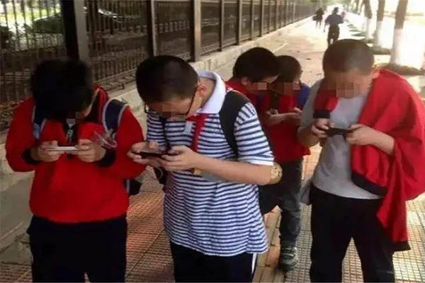 Con trai liên tục bị bạn cùng lớp bắt nạt, người cha tung chiêu độc giúp cậu bé lật ngược tình thế-3