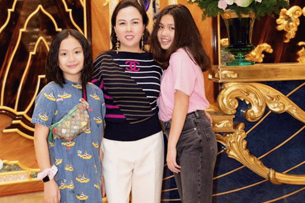 Phượng Chanel có học vấn