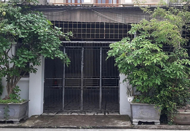 Vụ người phụ nữ nghi bị tạt axit trước cửa nhà: Bắt nghi phạm là 1 đôi nam nữ-1