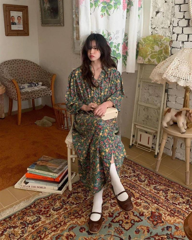 Hè đến chăm diện váy vóc nhưng lười đi giày cao gót thì bạn cứ mix cùng 4 kiểu giày bệt này là chuẩn đẹp-4