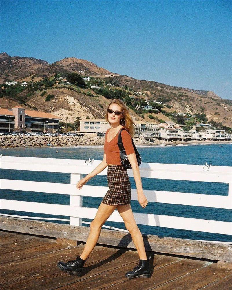 Hè đến chăm diện váy vóc nhưng lười đi giày cao gót thì bạn cứ mix cùng 4 kiểu giày bệt này là chuẩn đẹp-9