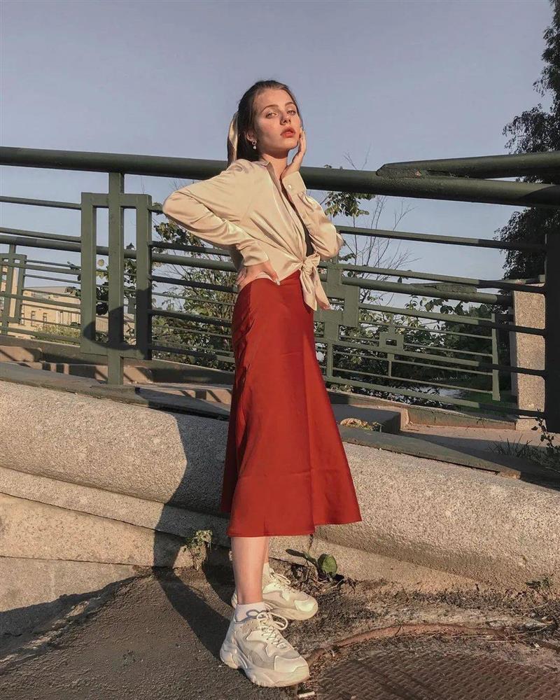 Hè đến chăm diện váy vóc nhưng lười đi giày cao gót thì bạn cứ mix cùng 4 kiểu giày bệt này là chuẩn đẹp-12