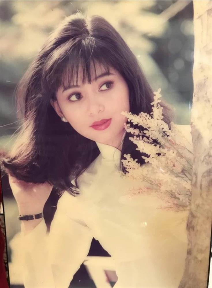 Đặt lên bàn cân nhan sắc chim sa cá lặn thời trẻ và dung mạo đầy quyền lực ở hiện tại của phu nhân tỷ phú Johnathan Hạnh Nguyễn-4