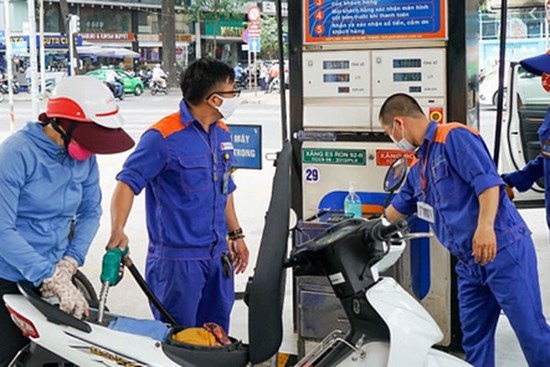 Sau chuỗi ngày tăng liên tiếp, giá xăng dầu đồng loạt giảm