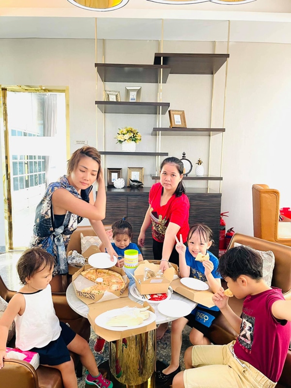 Thanh Thảo mừng tân gia nhà mới, hé lộ không gian giàu có của căn hộ view triệu đô-6