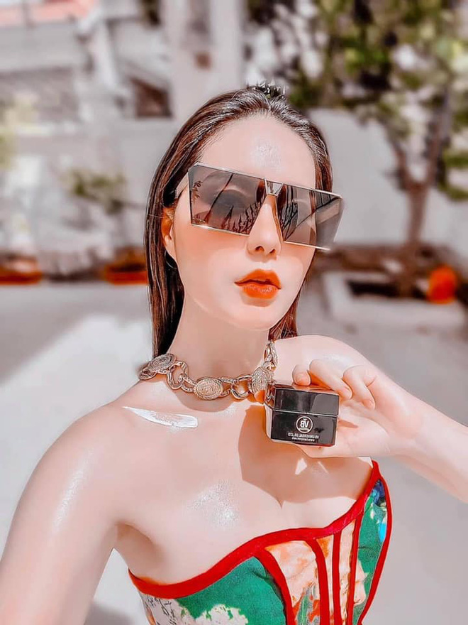 Nhan sắc gợi cảm, cuộc sống siêu giàu của ca sĩ chi 7,5 tỷ mời Quách Thái Công thiết kế nhà-5