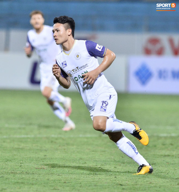 Quang Hải bảnh bao dự lễ khai giảng tại Đại học Quốc gia Hà Nội, sắp thành cử nhân ngành Quản trị Kinh doanh-2