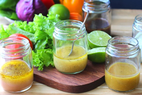 3 cách làm sốt trộn salad cân được mọi món salad trên đời: Chị em chỉ cần 5 phút là xong