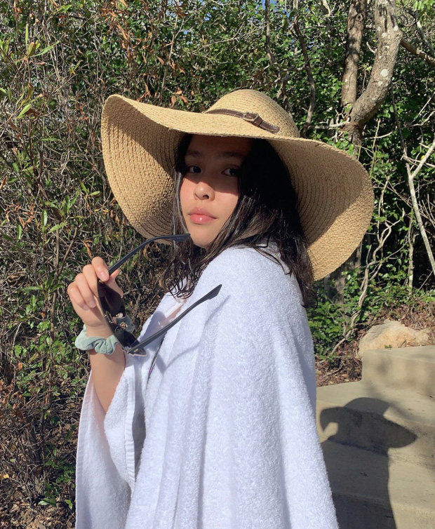 Con gái của Phượng Chanel: 18 tuổi sống sang chảnh chuẩn ái nữ nhà giàu, body nóng đến ngộp thở nhất là vòng 3-6