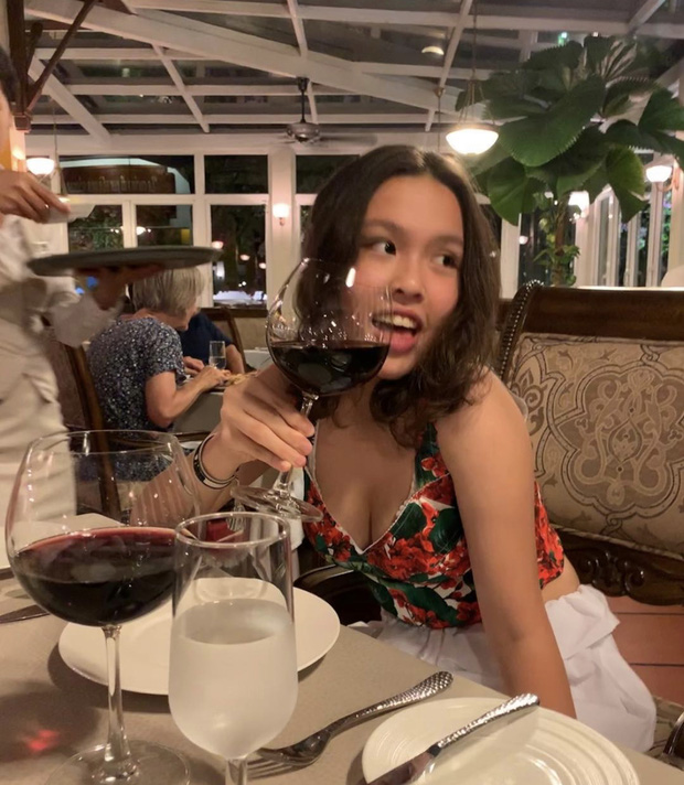 Con gái của Phượng Chanel: 18 tuổi sống sang chảnh chuẩn ái nữ nhà giàu, body nóng đến ngộp thở nhất là vòng 3-3