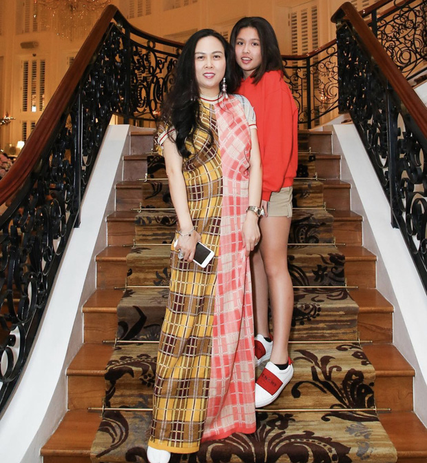 Con gái của Phượng Chanel: 18 tuổi sống sang chảnh chuẩn ái nữ nhà giàu, body nóng đến ngộp thở nhất là vòng 3-8