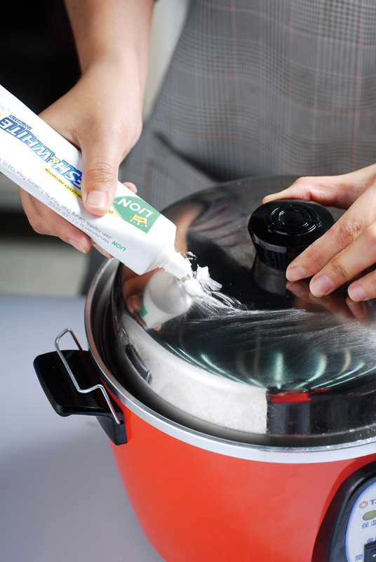 Nồi cơm điện bị nặng mùi khó chịu, những mẹo này sẽ hướng dẫn bạn phương pháp vệ sinh đúng cách mà 99% người không biết-5