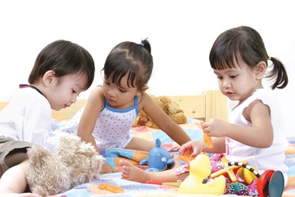 Cả nước ghi nhận hơn 18.400 ca mắc tay chân miệng, 4 trường hợp tử vong: Bệnh tay chân miệng có lây không?-4