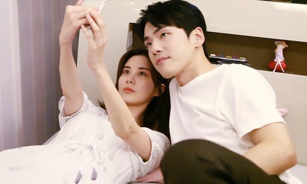 Vợ ở cữ, chồng ngủ riêng, nửa đêm thấy phòng anh sáng đèn, tôi lại gần thì bật khóc-2