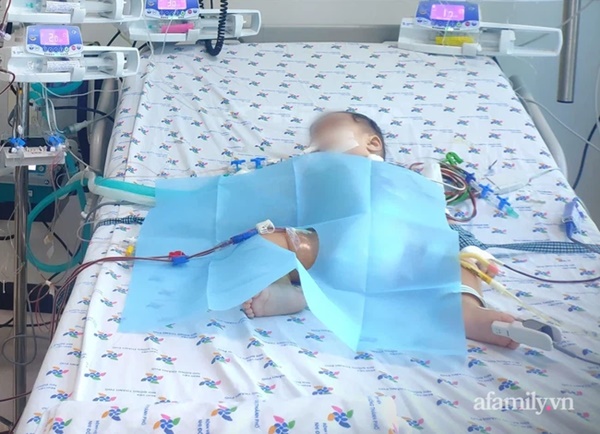 Bị sốt ói 4 ngày liên tục, bé gái 6 tháng tuổi nguy kịch vì mắc tay chân miệng độ nặng nhất-1
