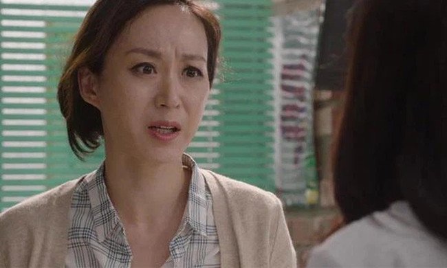 Ngày cưới, chị dâu tặng tôi 5 chỉ vàng, để rồi hai năm sau có việc cần, tôi lấy vàng ra bán và bàng hoàng khi phát hiện sự thật-1