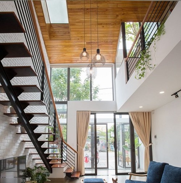 Căn nhà ống 2 tầng tràn ngập ánh sáng, khoảng vườn xanh mát giữa nhà khiến ai cũng mê mẩn-3