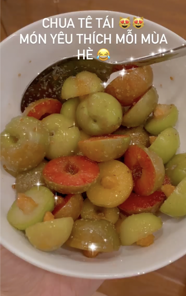 Phu nhân Tổng giám đốc Phan Thành đi chơi mảnh với hội chị em nhưng vòng tay sao cứ che bụng thế kia!-3