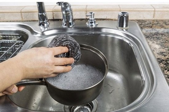 8 thói quen sử dụng khiến đồ dùng nhà bếp nhanh hỏng, hại sức khỏe