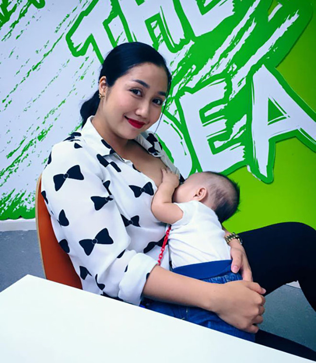 Sao Việt khoe ảnh cho con bú: Hòa Minzy nhìn rõ khổ, Huyền Baby thần thái ngút trời, Lan Phương gây choáng nhẹ vì ngực đẹp-8