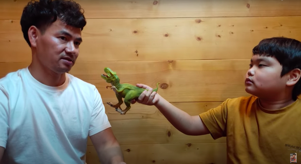 Đóng giả phóng viên VTV, Bi Béo nhà Xuân Bắc khiến bố đứng hình trước loạt câu hỏi khó nhằn-4