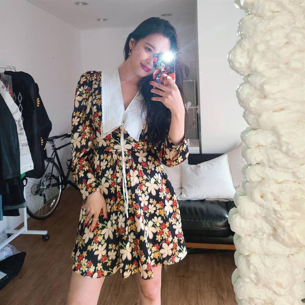 Sao Hàn đồng loạt khoác cả một rừng hoa lên người, nhìn vào biết ngay hot trend năm nay là gì!-3