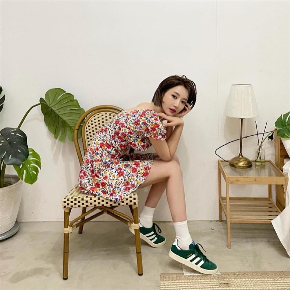 Sao Hàn đồng loạt khoác cả một rừng hoa lên người, nhìn vào biết ngay hot trend năm nay là gì!-9