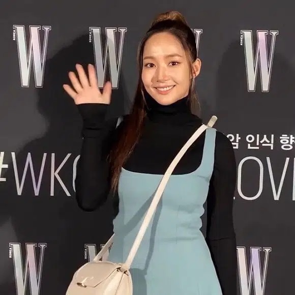 Vừa bị soi loạt bằng chứng hẹn hò Park Seo Joon, Park Min Young tiếp tục gây xôn xao vì hành động này-3