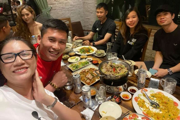 Vé xem Công Phượng đấu Quang Hải: Cháy và giá tăng không tưởng-13