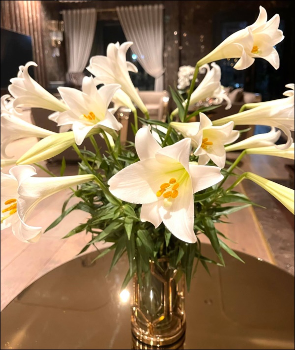 Cận cảnh không gian lộng lẫy mùa hoa loa kèn trong biệt thự triệu đô ven sông của Lã Thanh Huyền-8