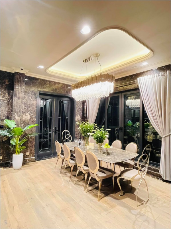 Cận cảnh không gian lộng lẫy mùa hoa loa kèn trong biệt thự triệu đô ven sông của Lã Thanh Huyền-10