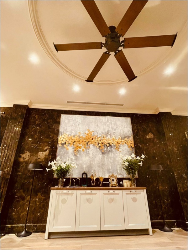 Cận cảnh không gian lộng lẫy mùa hoa loa kèn trong biệt thự triệu đô ven sông của Lã Thanh Huyền-5