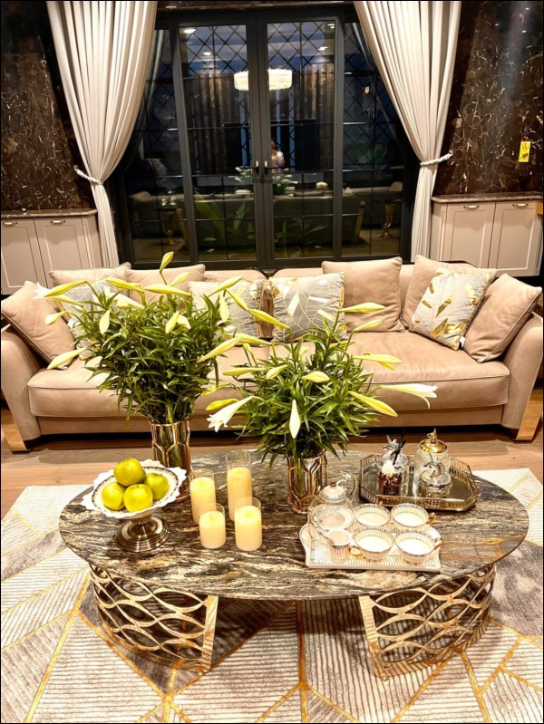 Cận cảnh không gian lộng lẫy mùa hoa loa kèn trong biệt thự triệu đô ven sông của Lã Thanh Huyền-6